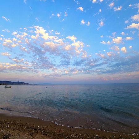 Pine Beach Holiday Home 2 Bedrooms 50 Meters To The Beach Kalyves Polygyrou Kültér fotó