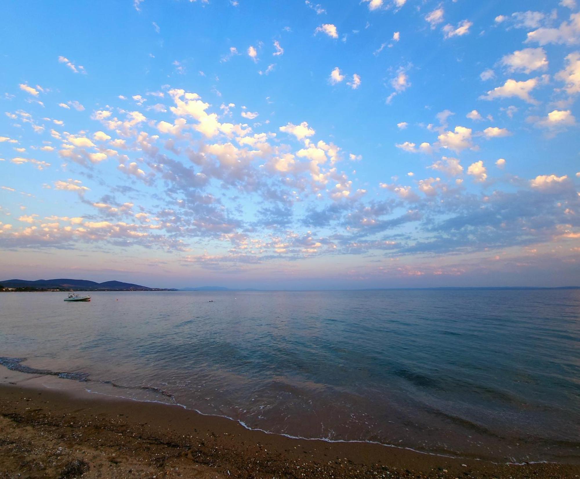 Pine Beach Holiday Home 2 Bedrooms 50 Meters To The Beach Kalyves Polygyrou Kültér fotó